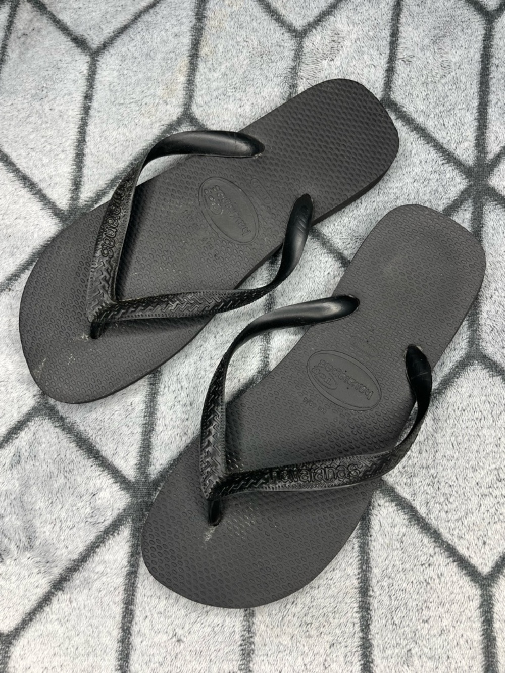 Havaianas Black Classic Flip Flops - Size 9